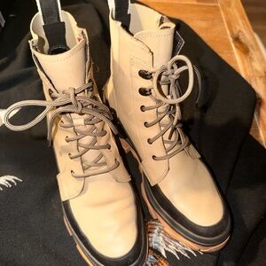Sorel Beige and Black Lace-Up women’s Boots